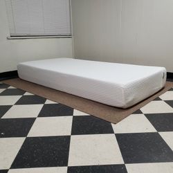 Extra Long Twin size mattress - can DELIVER almost anywhere for $20 extra - gently used and in LIKE NEW condition 😍