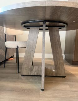 Selling my modern dining set in excellent condition.