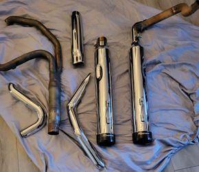 Harley 2014 to 2022 touring stock exhaust header with chrome shields and rinehardt 4 inch chrome mufflers. 800 OBO.