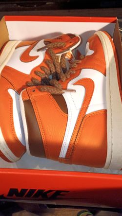PRE OWNED WMNS AIR JORDAN 1 RETRO OG DO9369-101 SIZE 8.5