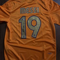 Rare Leo Messi 19 signed Barcelona Jersey