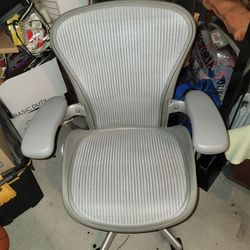 Herman Miller classic Aeron size a chair