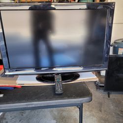 Panasonic  32" LED TV Gently use with remote