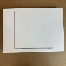 MacBook Air 15" M3 chip 8GB Ram 256GB SSD Starlight Apple Care Till Oct 2025