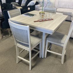 Stunning Dining Set! $499 📲🤍