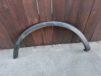 2017 Ford  F150  left front molding