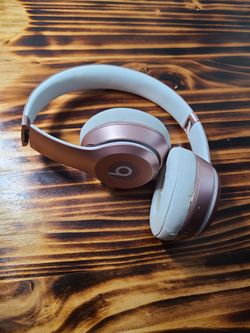 Wireless Beats Solo Pink
