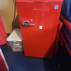 Avanti  Retro Red Refrigerator 