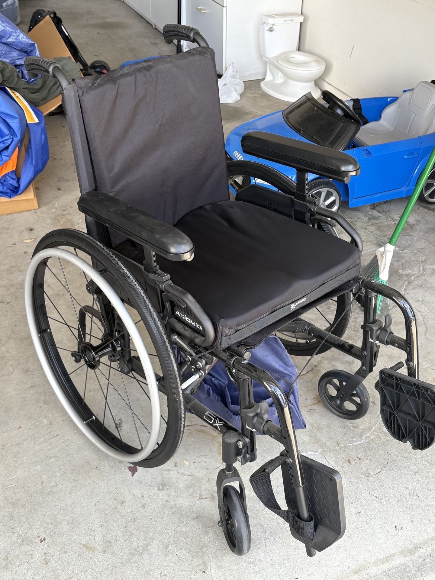Wheel Chair With Cousin - Catalyst Lightweight