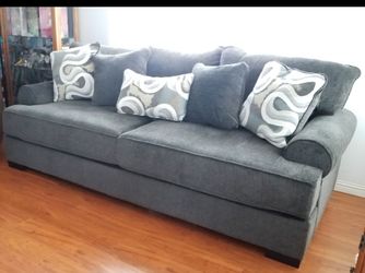 Couch with pull out bed
