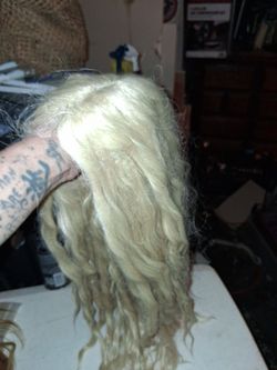 Blonde Curly Long Hair Wig brand new never worn $50