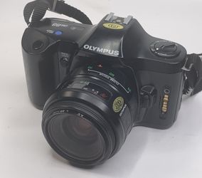 Olympus OM88 35mm SLR Camera with 35-70mm Auto Focus Lens 