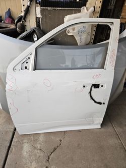 Dodge Ram 2500 left door Oem