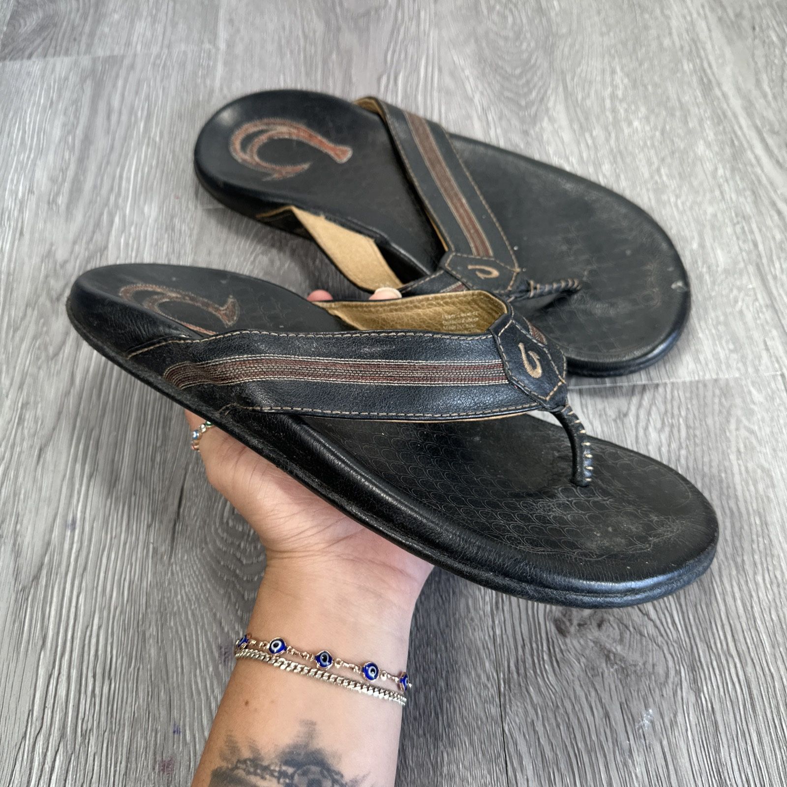 Olukai Maoli Mens 11 Black Leather Flip Flops Water Resistant 44