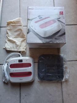Brand new Cricut EasyPress 2 Heat Press Machine For T Shirts and HTV Vinyl Projects, Raspberry - 9" x 9"