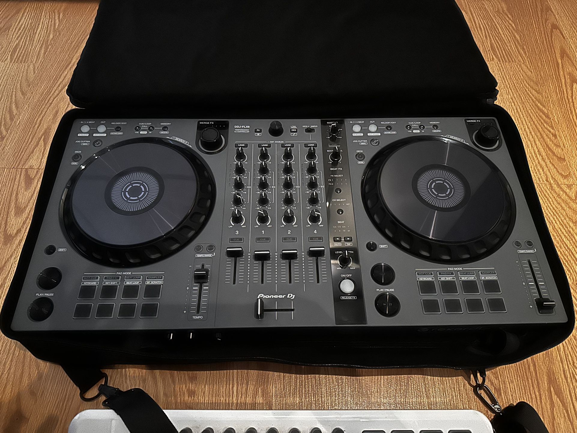 Pioneer DDJ FLX 6 DJ Controller 