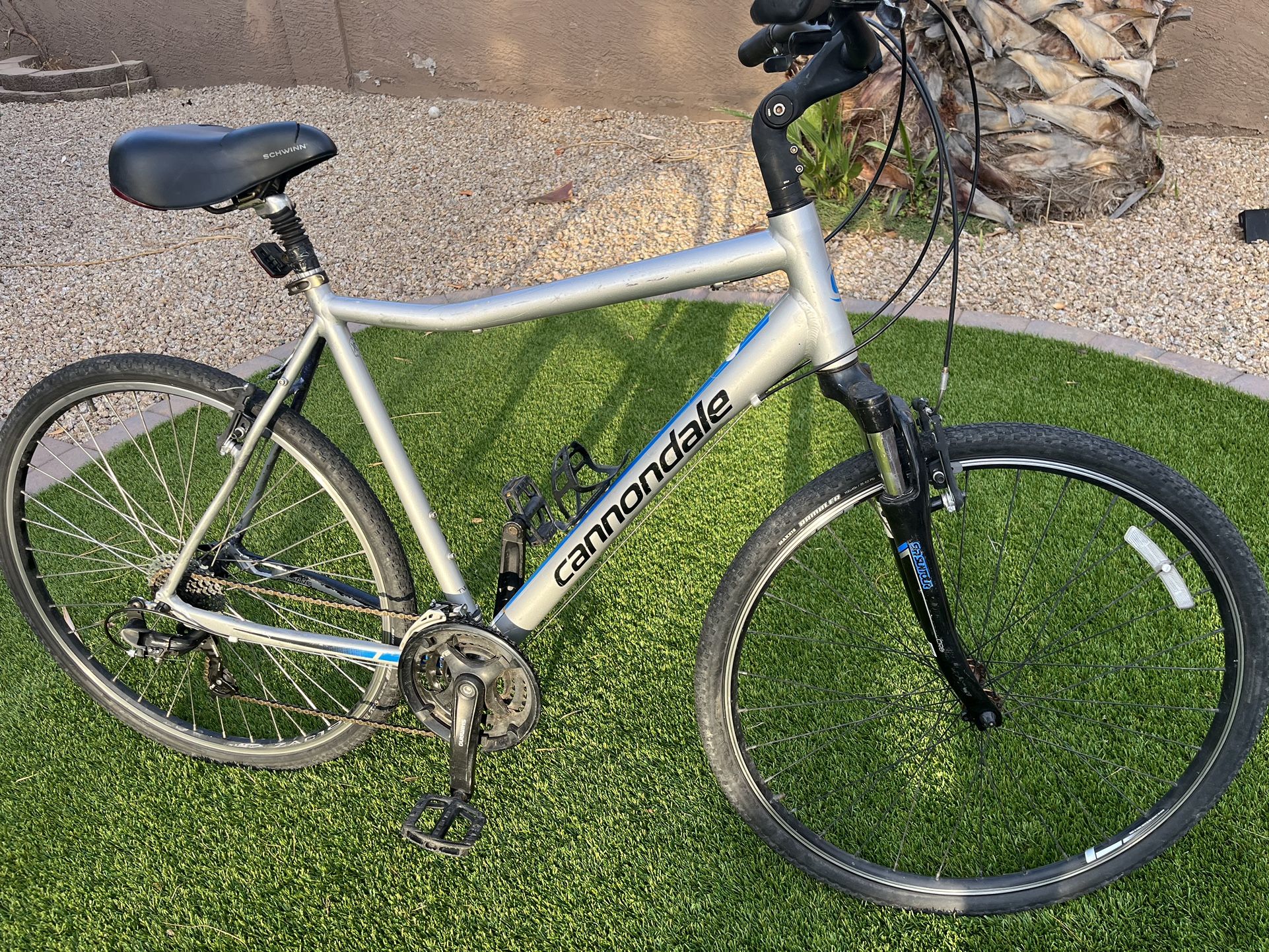 Cannondale Adventure 2 Hybrid Bike