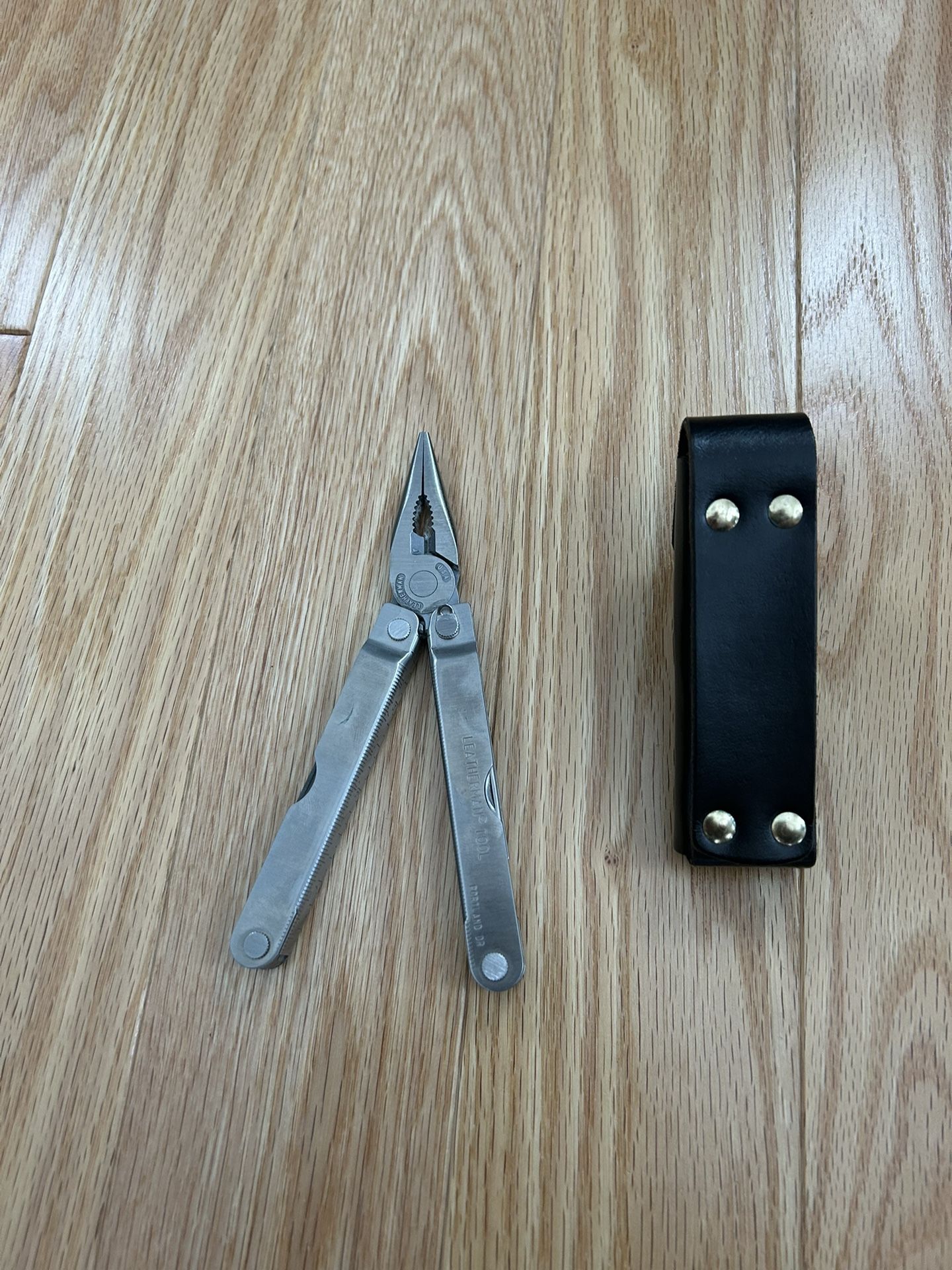 New: Leatherman with Leather Pouch