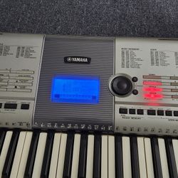 Yamaha Ypt 400 Electronic Keyboard
