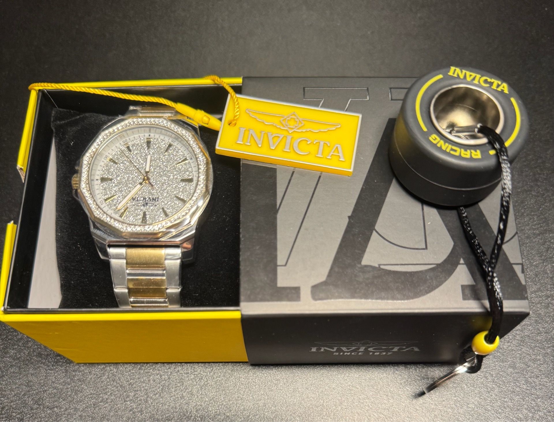 Invicta speedway men’s 42mm steel and gold with key chain( with box no papers )