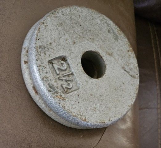 2 Unbranded 2.5 Lb Weight Plates 1" Standard Cast Iron Barbell 2 1/2 , 5 Lbs total