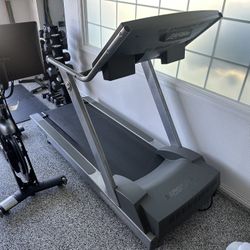 Life Fitness Treadmill