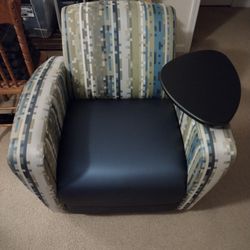 National RENO Club Chair w/Tablet Arm #577