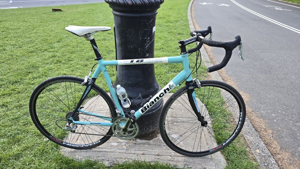 Bianchi 1885 61cm Aluminum Carbon Fiber Campagnolo Groupset Road Bike....