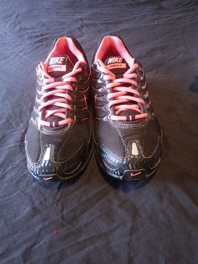 Nike Air Torch 4 Women’s Running Shoes – Black & Pink – Size 9