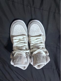 Jordan 1 mid particle grey