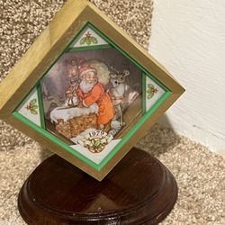 Hallmark 1979 Christmas Ornament Shadow Box Santa 3" Box