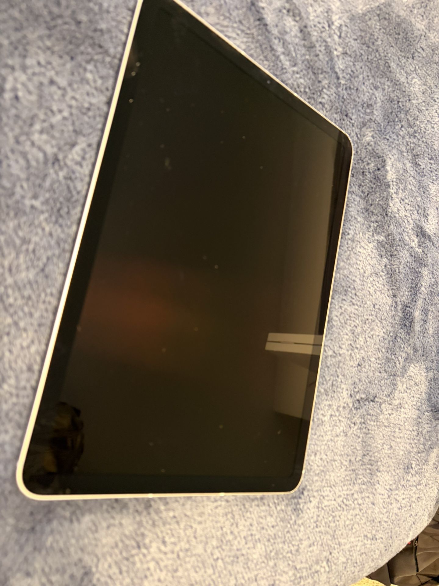 IPAD AIR WITH MAGIC KEYBOARD