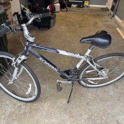 schwinn men's trailway 700c 28 hybrid bike