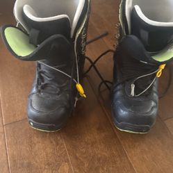 Woman’s Snowboarding Boots Size 7.5