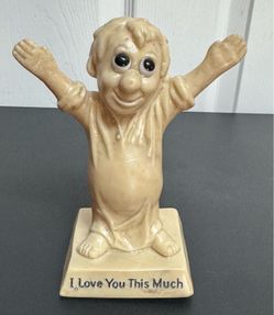 I LOVE YOU THIS MUCH RUSS WALLACE BERRIE 6” RESIN FIGURE 1970 just $7