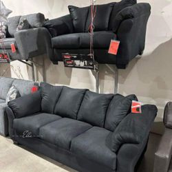 🪾Darcy Sofa and Loveseat
Ashley Furniture$20 Down Payment and delivery available 