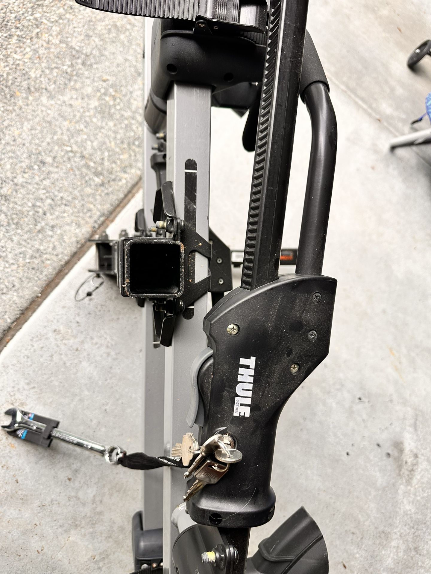 Classic Thule   2-Bike Hitch Rack