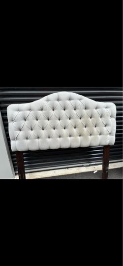 Gray Tufted Upholstered bed frame Wood Legs
