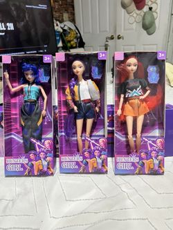 k-pop demon Hunters set  of 3 pieces   Size  12 inch  high available new. Pregunte