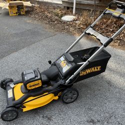 Dewalt 21” 2x 20V Max XR Push Mower With Two Batteries 