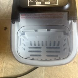 Ice maker