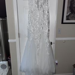 Elegant Off-Shoulder Mermaid Gown 