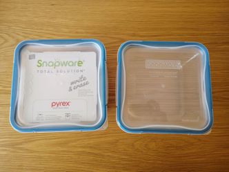 Glass Snapware - Pyrex 4 cup Tupperware