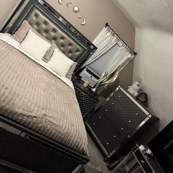 Queen size bedroom set