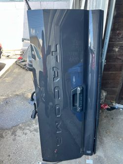 Toyota Tacoma tailgate part