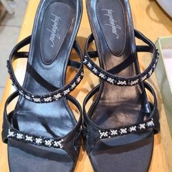 $ 2 Cute Beaded Sandals.Size 8 , Mid Heel