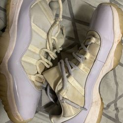 Violet & white Jordan 11’s size 12