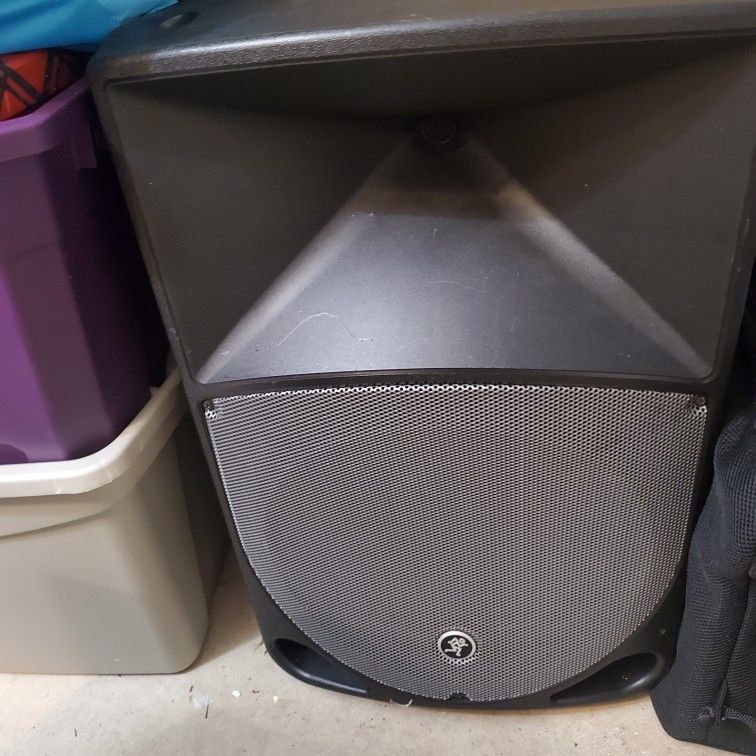 Mackie PA system