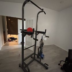Pull-up And Dip Machine 