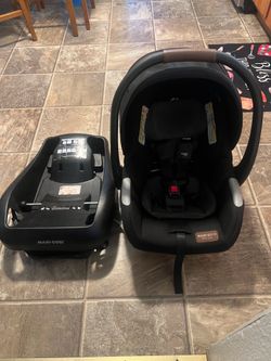 Maxi Cosi car seat and car base